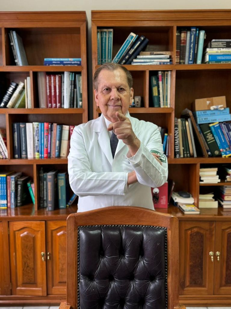 Dr. Óscar Vázquez Ruelas